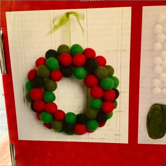 Do Crafts Simply Make Craft Kits Christmas Pom Pom Wreath Kit - Picture 5 of 5